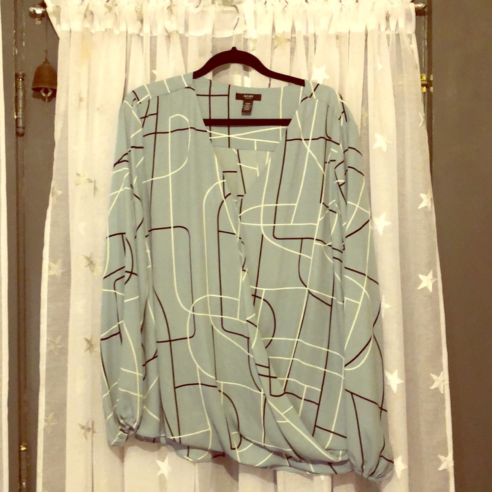 Like new Alfani lined cross front top